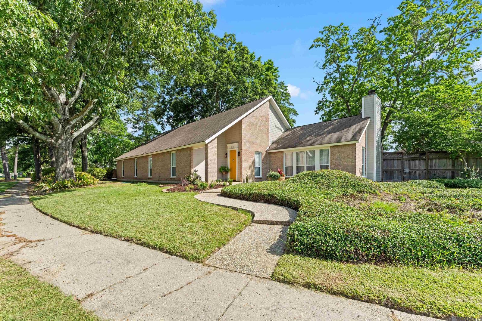 Property Photo: 2941 Lockefield Dr LA 70816