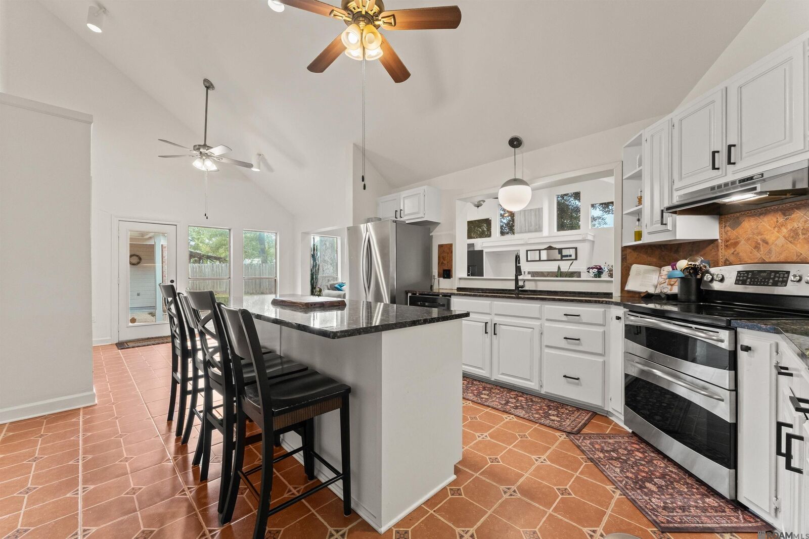 Property Photo: 2941 Lockefield Dr LA 70816