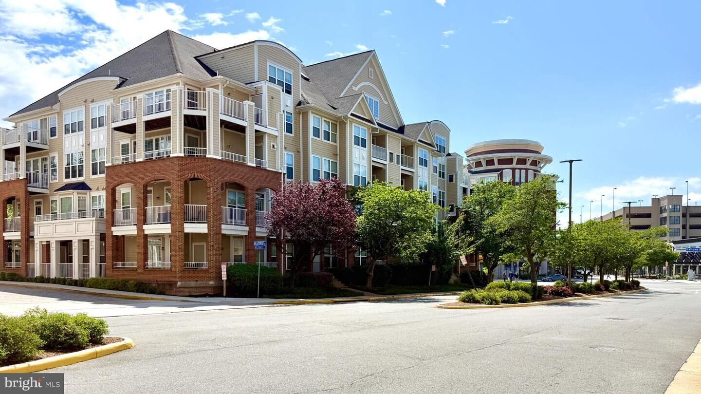 Property Photo:  2700 Bellforest Court 108  VA 22180 