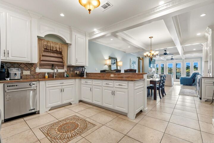 Property Photo: 106 Grand Isle Dr., Unit 1F AR 71913