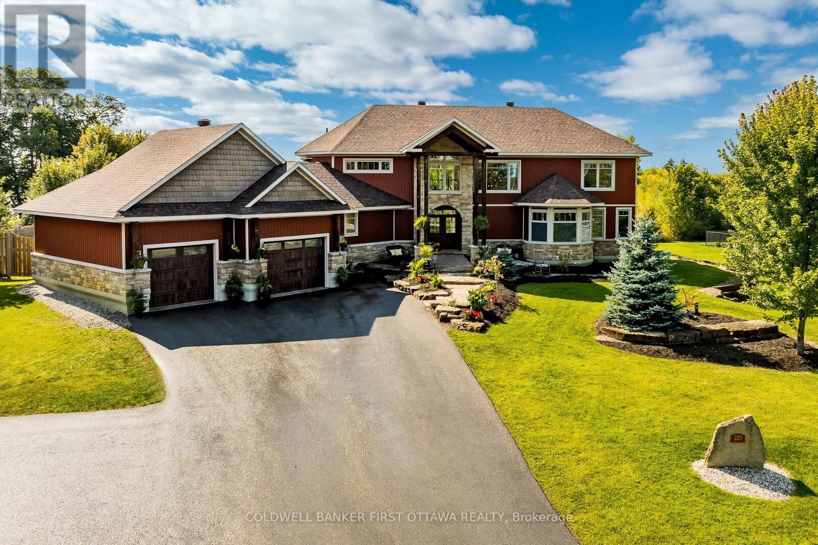 Photo de la propriété:  225 Hillcrest Drive  ON K0A 1A0 