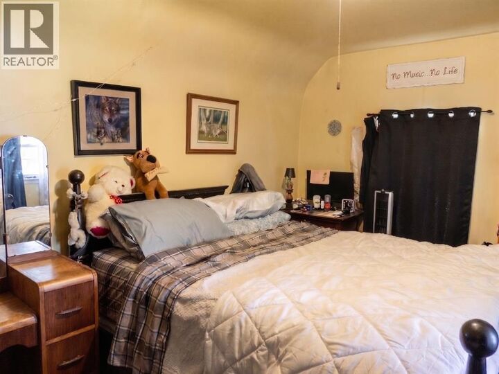Property Photo:  691 Gregory Drive East  ON N7M 5J7 