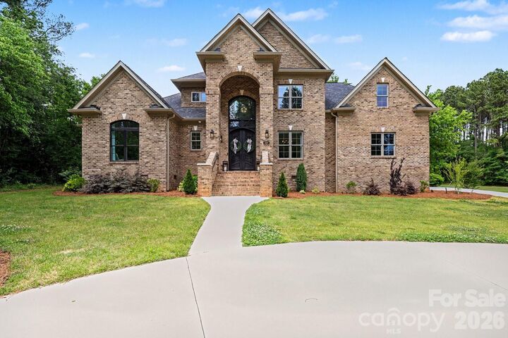 Property Photo: 209 E Glenview Drive NC 28147