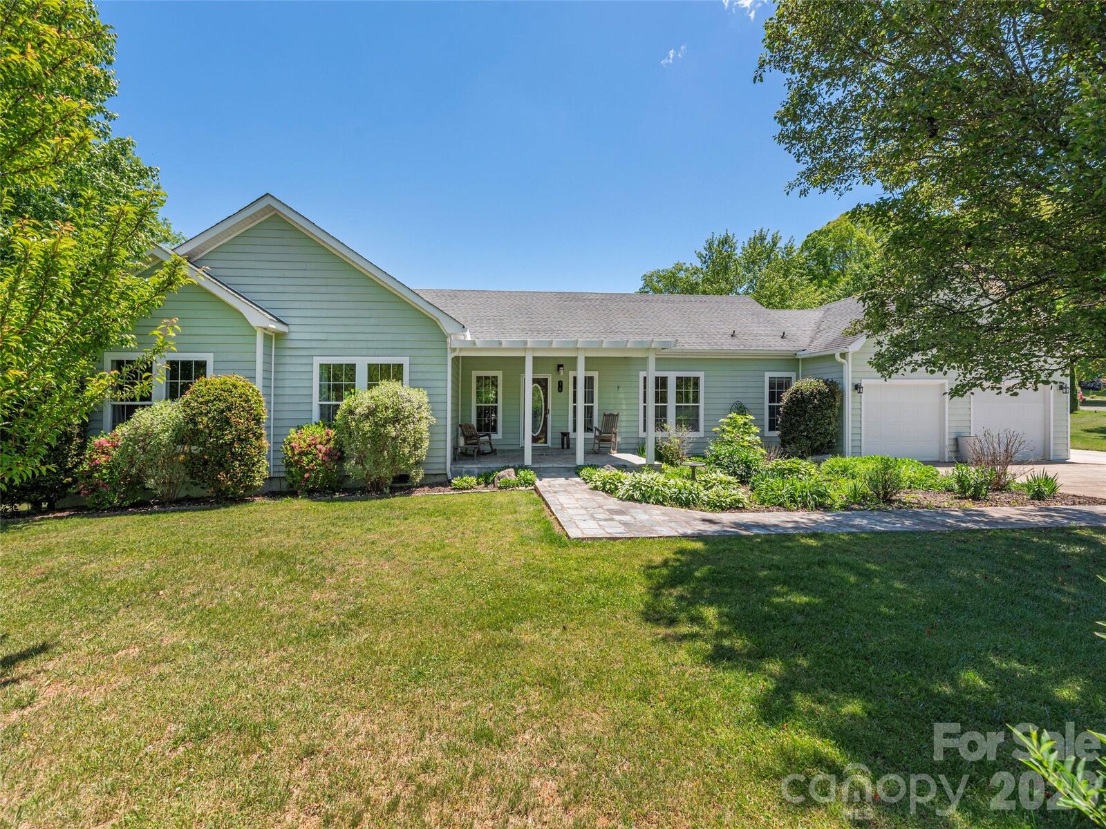 Property Photo:  16 Chinaberry Court  NC 28785 