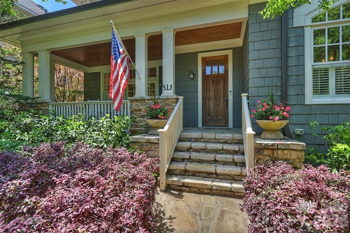 Property Photo:  313 Wendover Hill Court  NC 28211 
