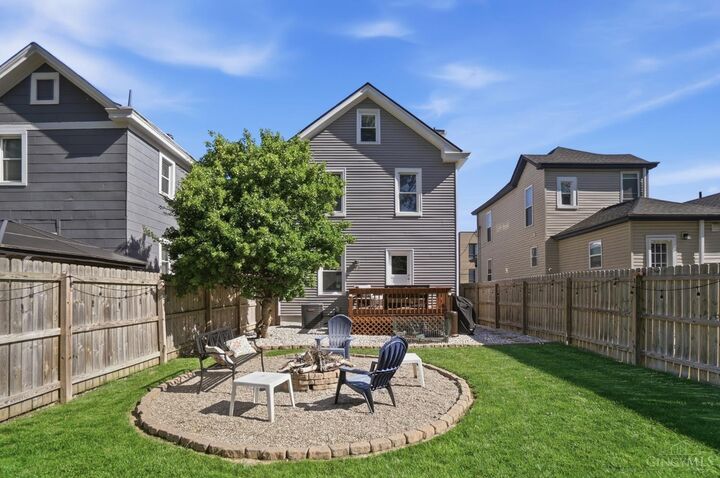 Property Photo:  