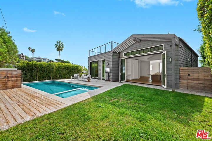 Property Photo:  1324 Monument St  CA 90272 