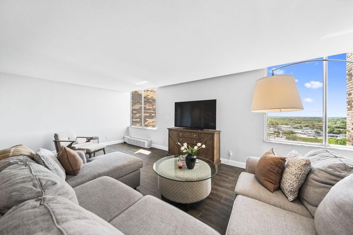 Property Photo:  1000 Urlin Avenue  OH 43212 