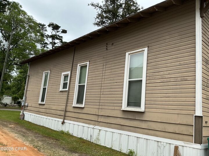 Property Photo:  704 Main Street  FL 32428 