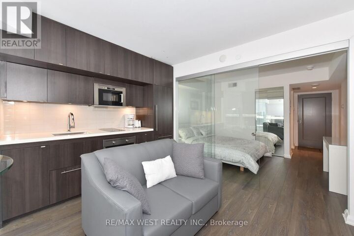 Property Photo:  155 Yorkville Avenue 1209  ON M5R 1C4 
