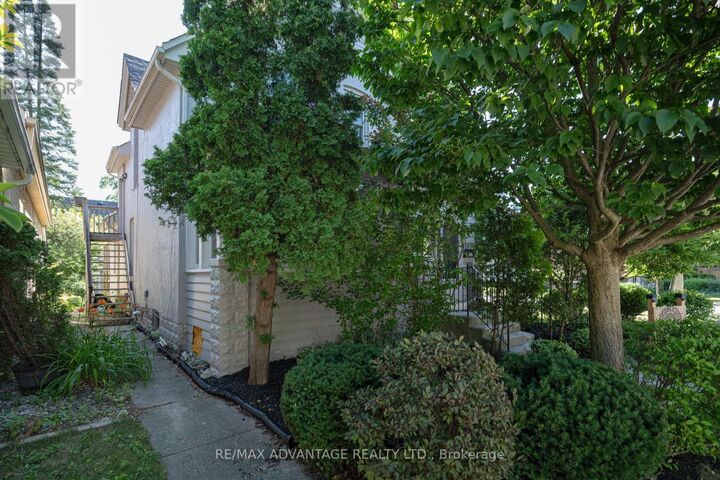 Property Photo:  110 Marley Place East  ON N6C 1S8 