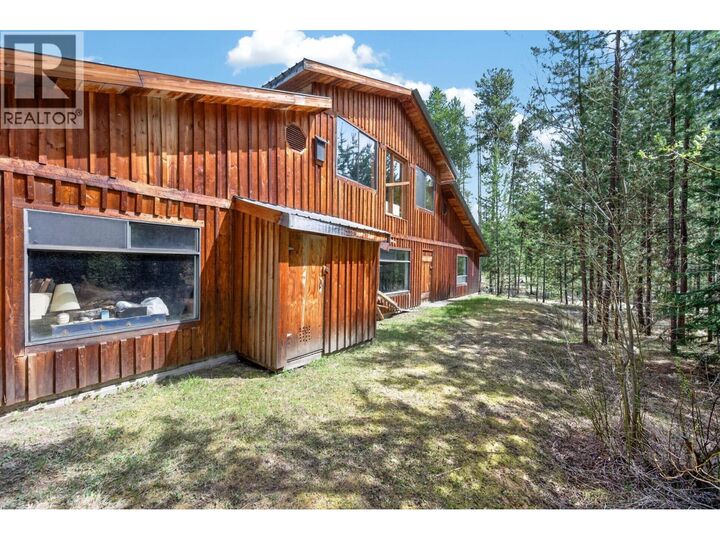 Property Photo: 5000 Starshine Way BC V1K 1B8