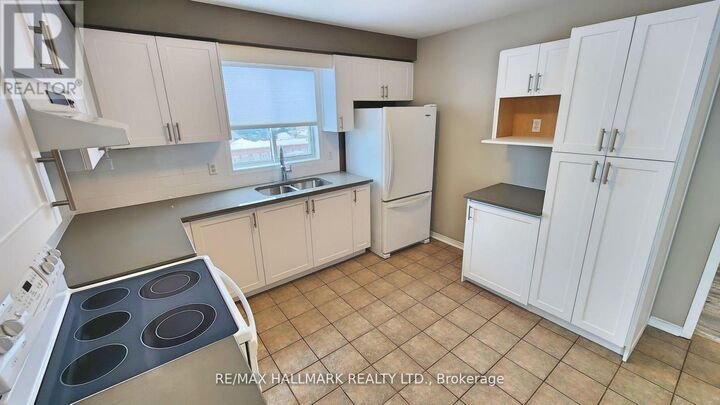 Property Photo:  48 Downing Crescent  ON L4N 8V6 