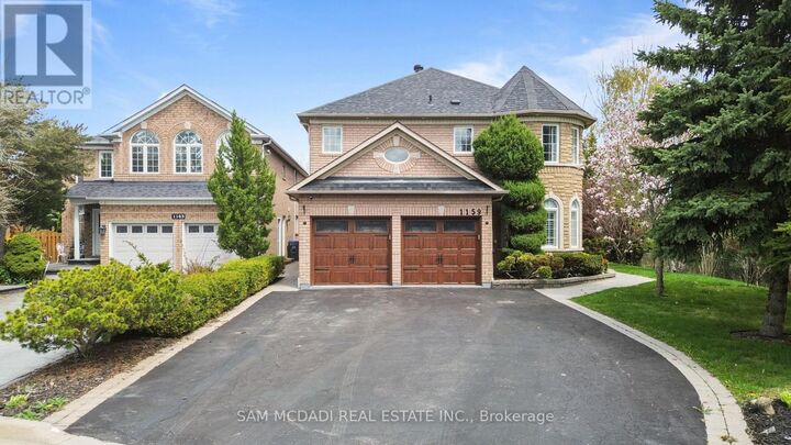 Property Photo:  1159 Barnswallow Court  ON L5V 2J6 
