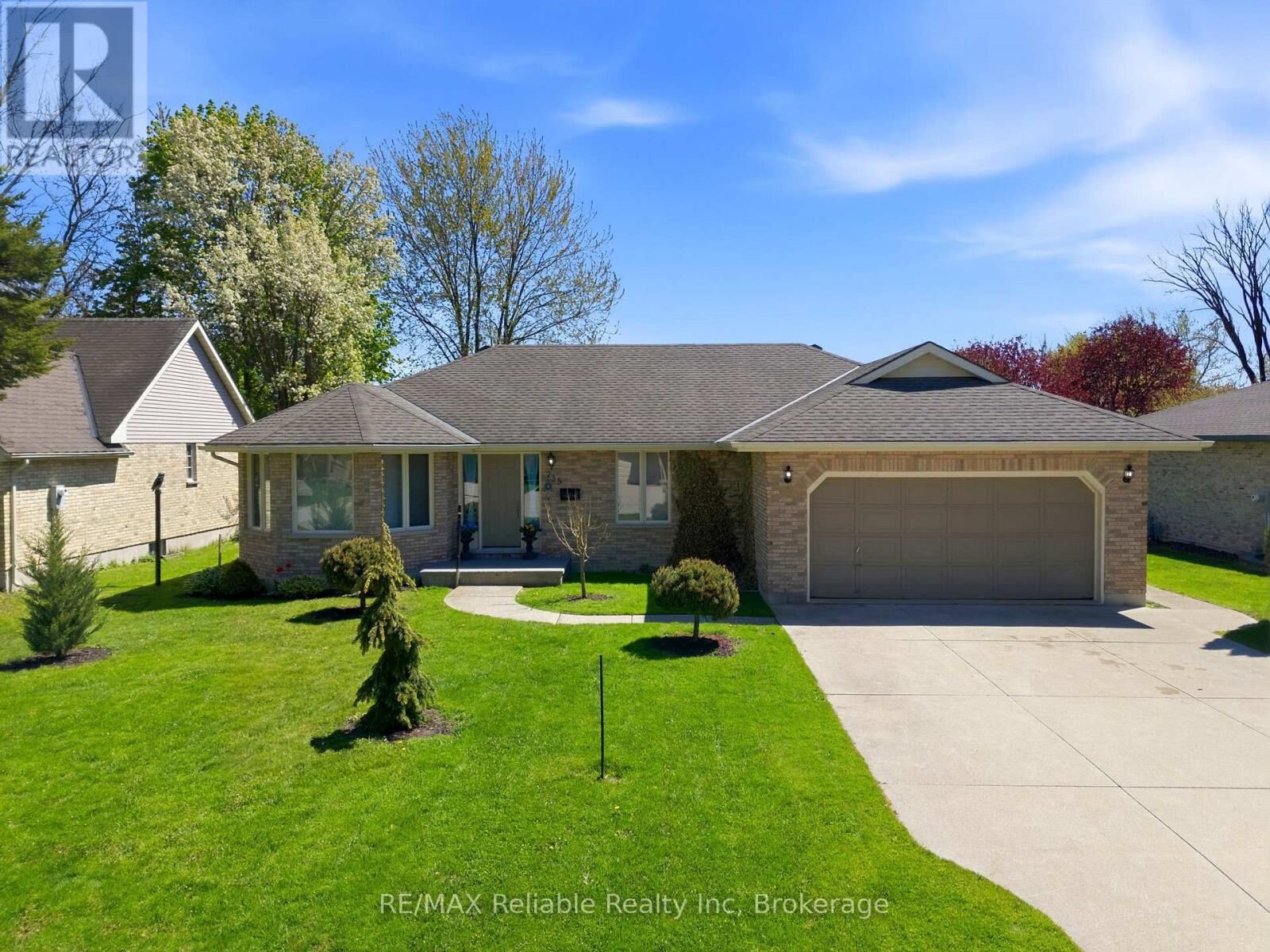 Property Photo:  235 Willis Way  ON N0M 1S2 