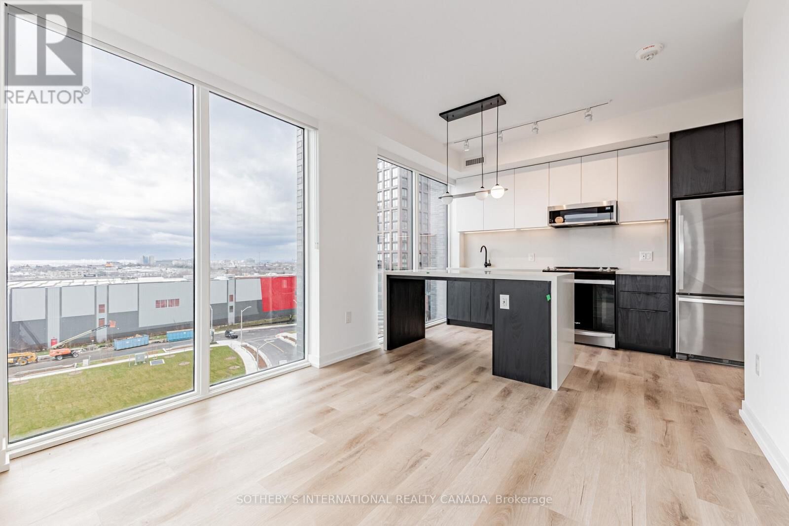 Property Photo:  5 York Garden Way 608  ON M6A 2V1 