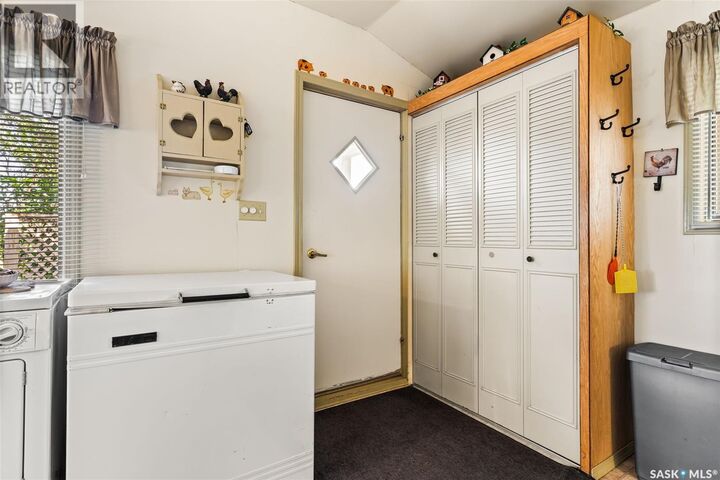 Property Photo:  101 6th Street  SK S0G 4R0 