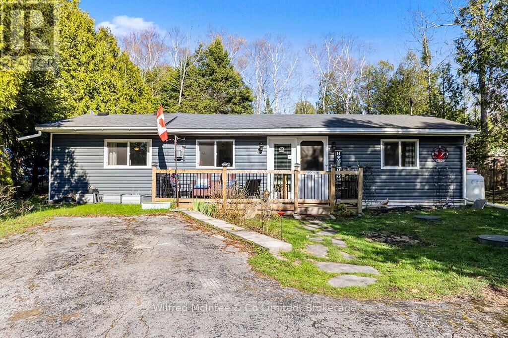 Property Photo:  13 3rd Ave S Avenue South  ON N0H 2L0 