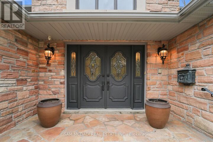 Property Photo:  495 Meadow Wood Road  ON L5J 2S4 