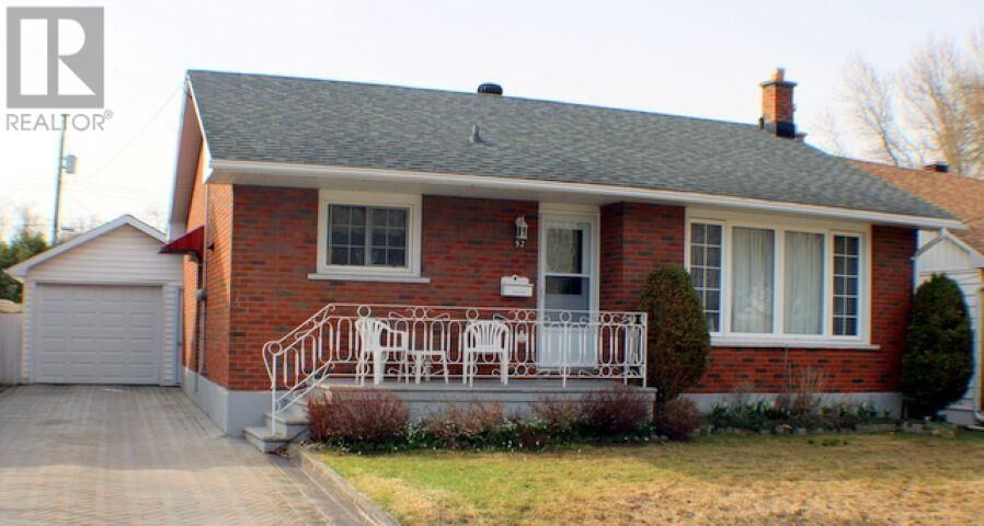 Property Photo:  52 Grandview Ave E  ON P6B 3V8 