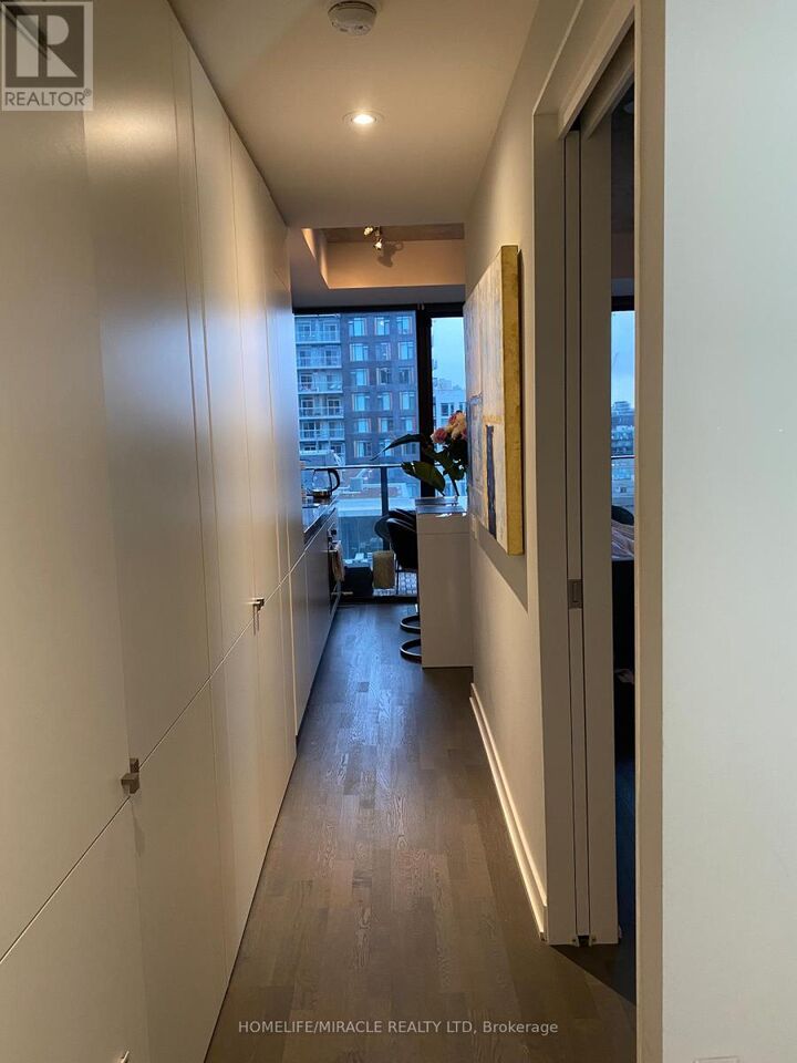 Property Photo:  629 King Street West 1215  ON M5V 1M5 
