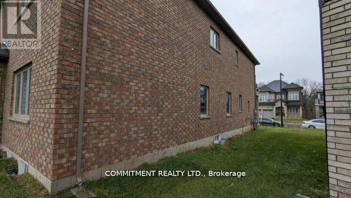 Property Photo:  32 Stauffer Road  ON M6A 1N3 