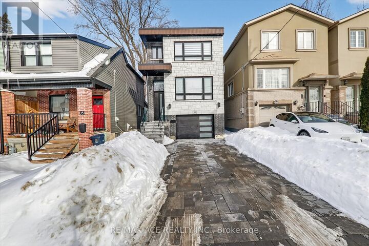 Property Photo:  33 August Avenue  ON M1L 3M8 