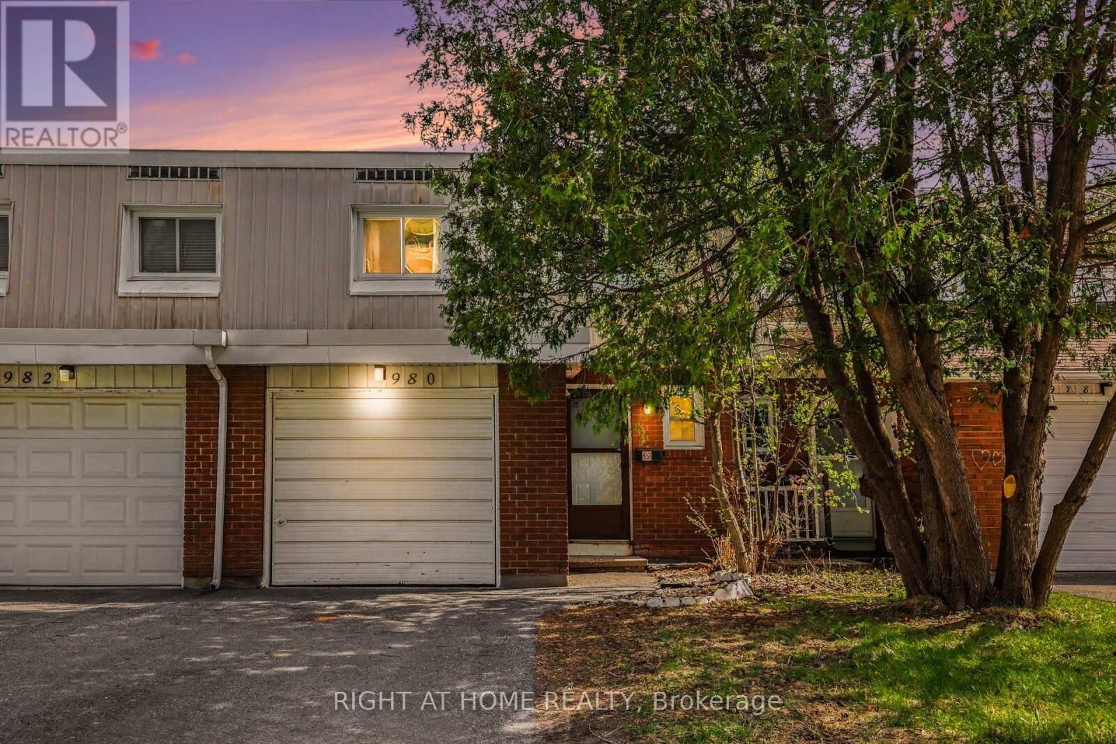 Property Photo:  980 Gulf Place 207  ON K1K 3Y1 