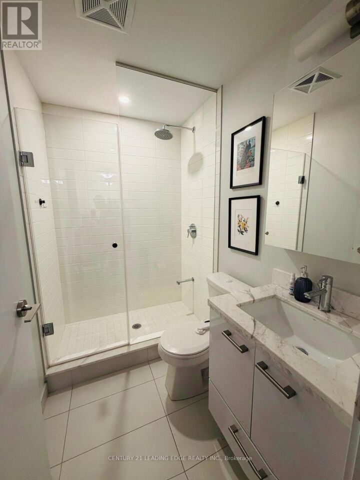 Property Photo:  2221 Yonge Street 2810  ON M4S 2B5 