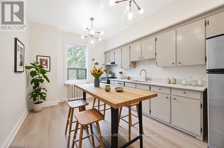 Property Photo:  1 Bellwoods Park 2  ON M6J 1S4 