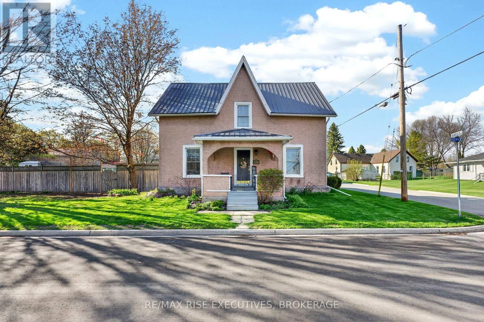 Property Photo:  336 Queen Street  ON K0H 1G0 