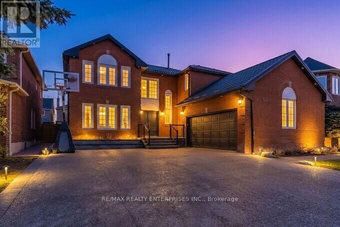 Property Photo:  5683 Oldcastle Crescent  ON L5M 4X6 
