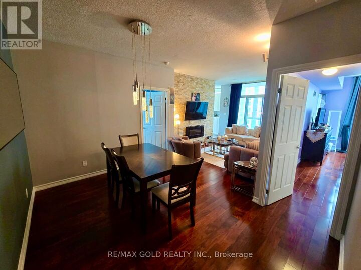 Property Photo:  3504 Hurontario Street 1607  ON L5B 0B9 