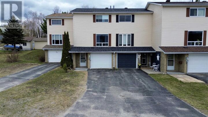Property Photo:  31 Forest Pl  ON P5A 3C5 