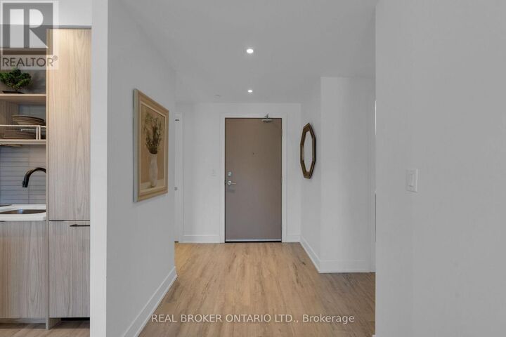 Property Photo:  185 Dunlop Street East 615  ON L4M 0L7 
