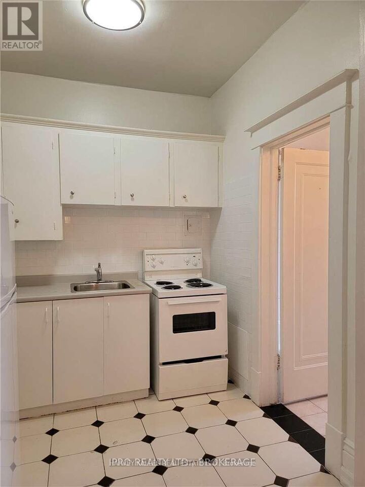 Property Photo:  757 Dovercourt Road F  ON M6H 2X1 