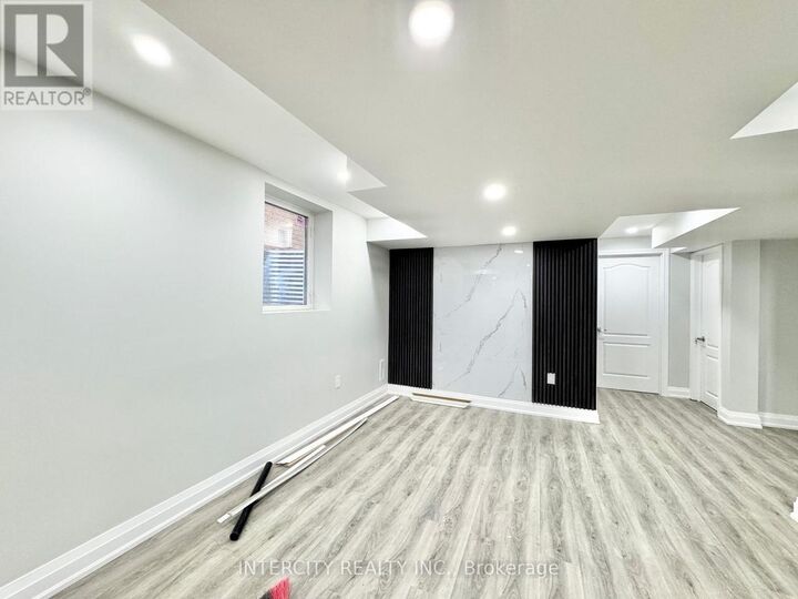 Property Photo:  299 Fleetwood Drive  ON L1K 3E8 