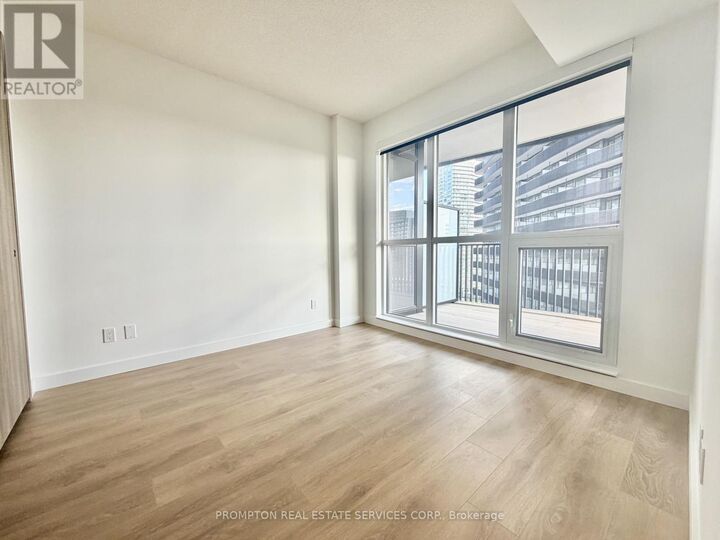 Property Photo:  75 Billes Heights 1212  ON M2K 0J8 