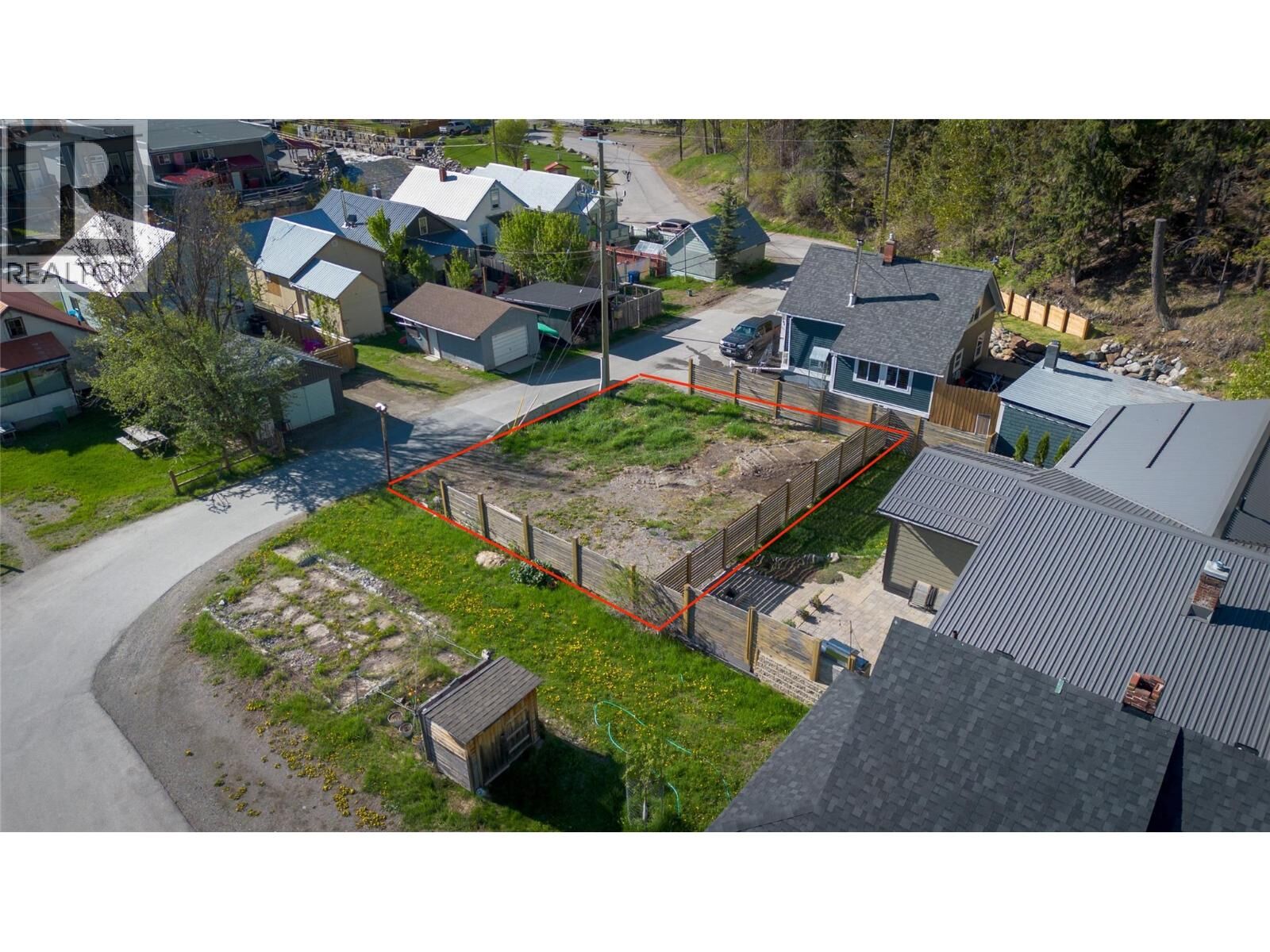 Property Photo:  350B Kimberley Avenue  BC V1A 2J1 