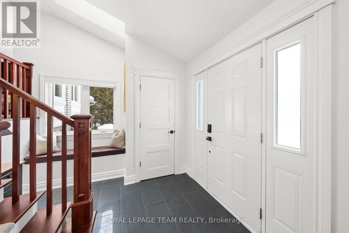 Property Photo:  28 Maplehill Way  ON K2C 3H1 