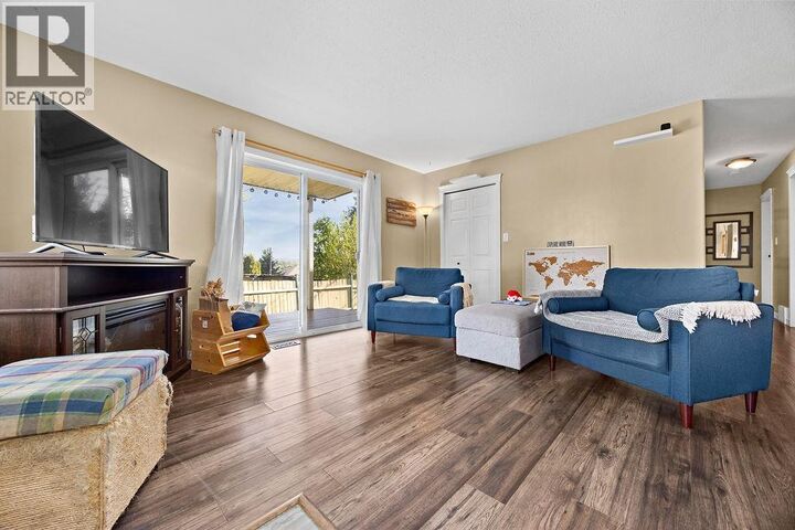 Property Photo:  167 Cliffview Drive 4  BC V4Y 4C1 