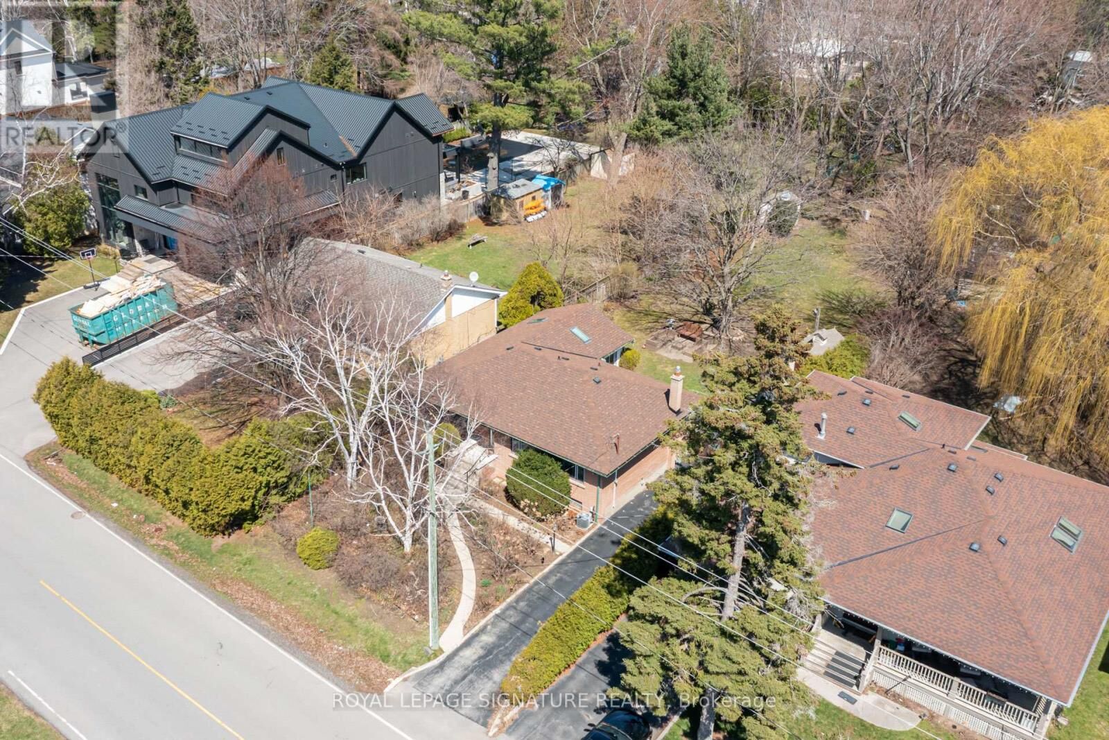 Property Photo:  411 Maplehurst Avenue  ON L6L 4Y3 