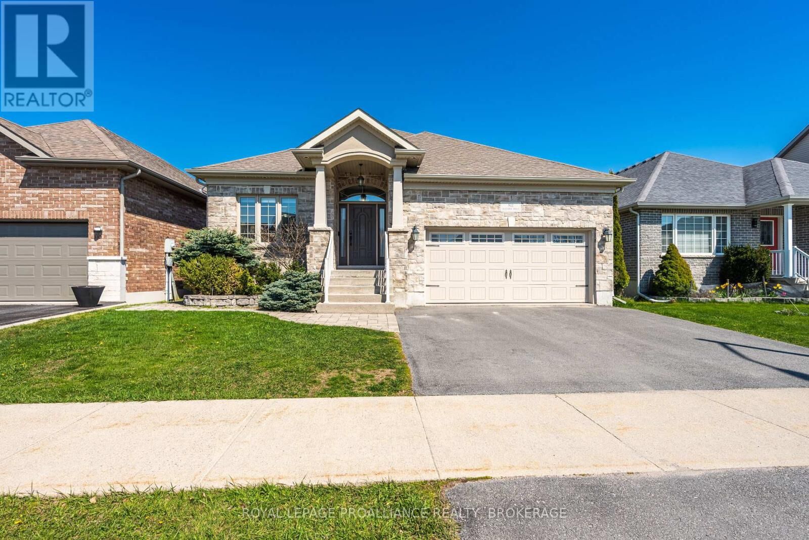 Property Photo:  812 Augusta Drive  ON K7P 0E3 