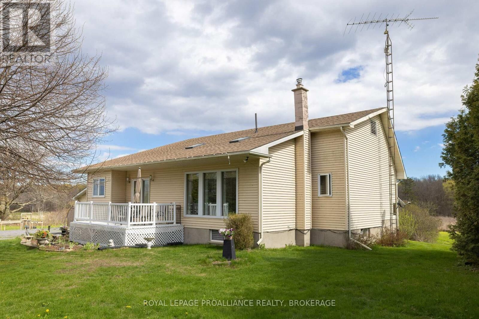 Property Photo:  706 Spithead Road  ON K7G 2V6 