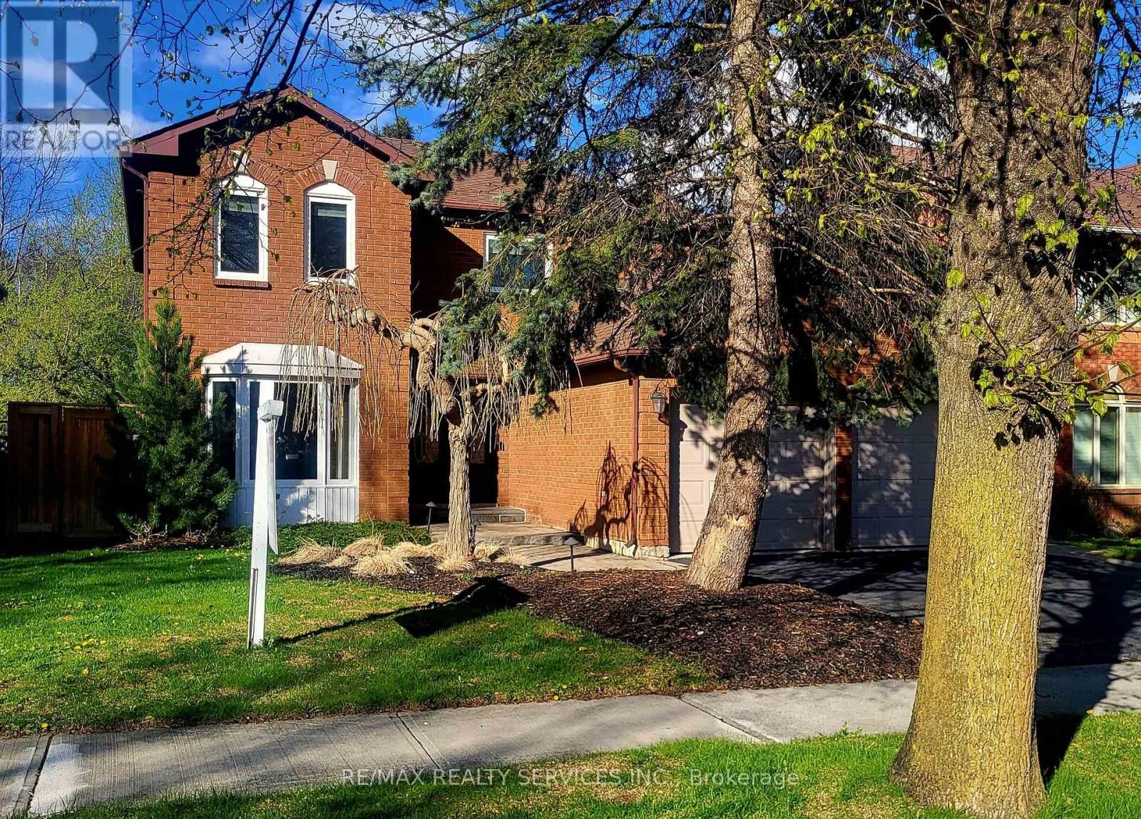 Property Photo:  28 Chickadee Crescent  ON L6Z 3L2 