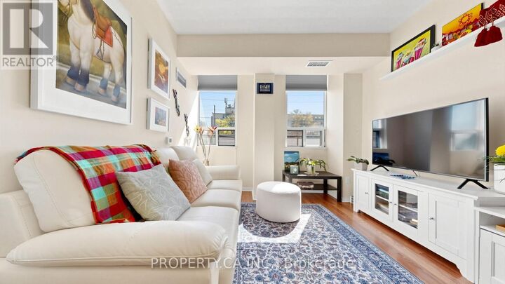 Property Photo:  7398 Yonge Street 107  ON L4J 8J2 