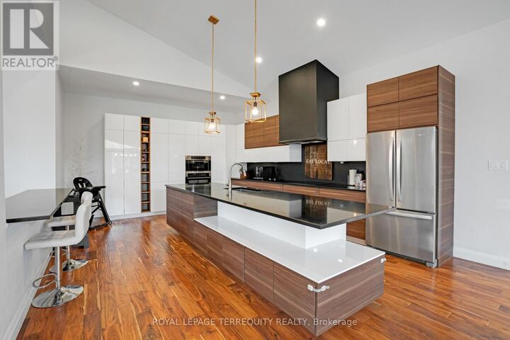 Property Photo:  716 North Shore Boulevard East  ON L7T 1X6 