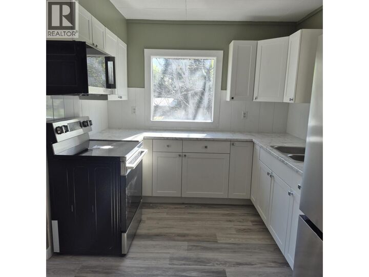 Property Photo:  324 5th Street  BC V0J 3A0 