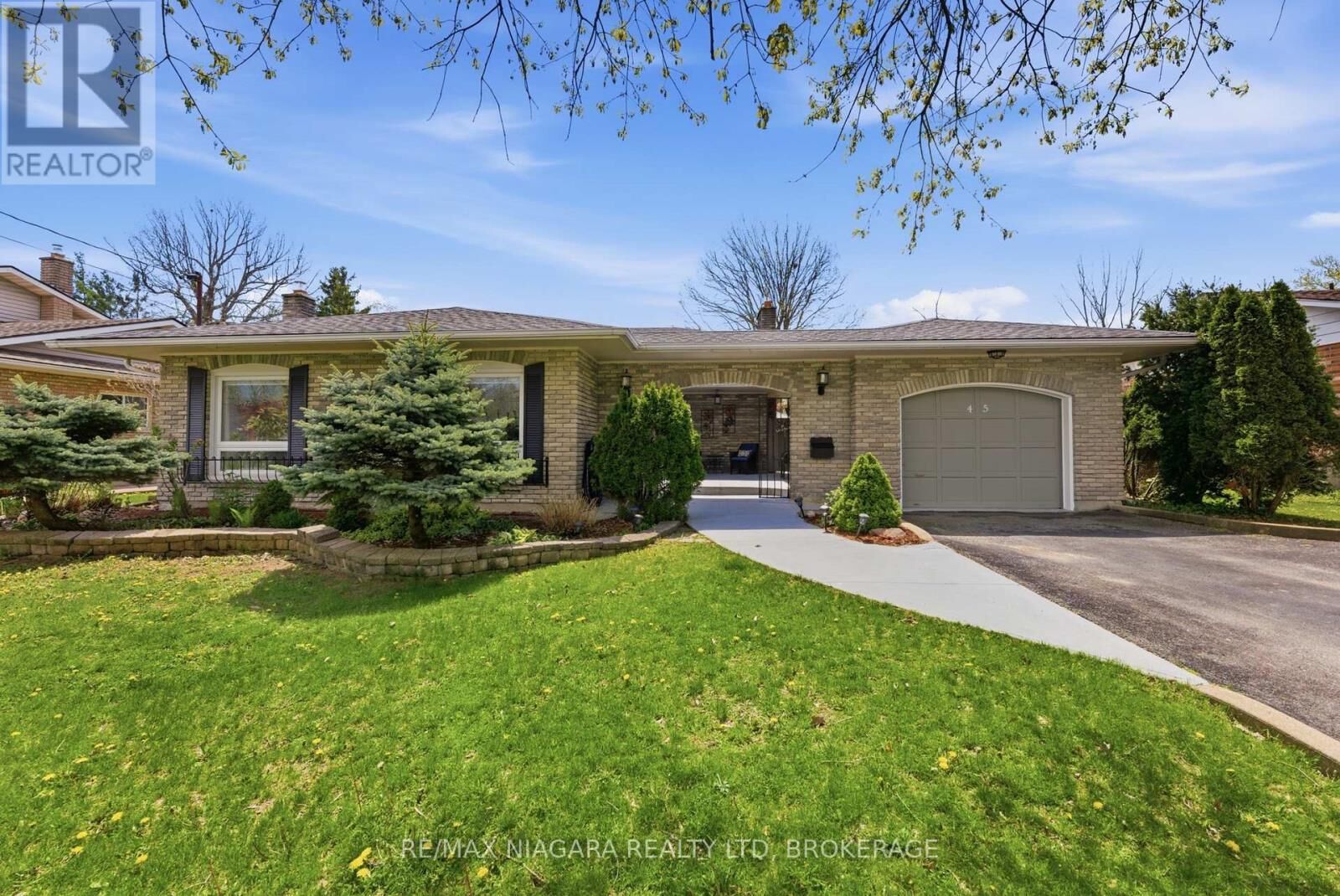 Property Photo:  45 Lindbergh Drive  ON L2A 2Z6 