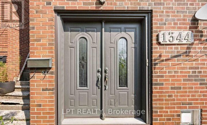 Property Photo:  1344 Davenport Road  ON M6H 2G9 